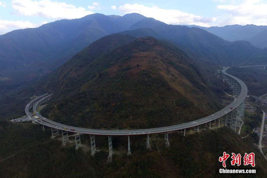 World's longest concrete tubular bridge described as "roller coaster" World's longest concrete tubular bridge described as "roller coaster"