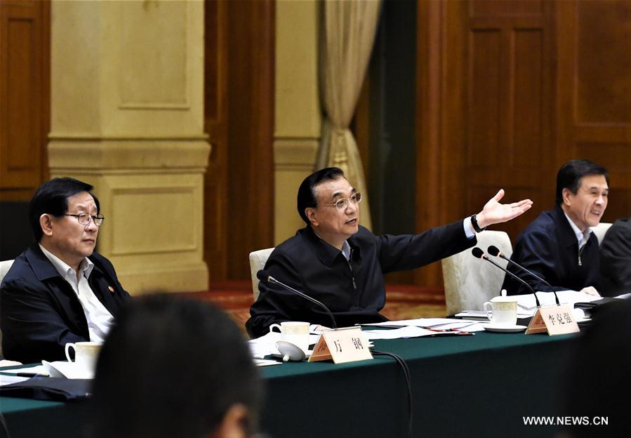 Chinese premier stresses efforts to streamline administrative approval