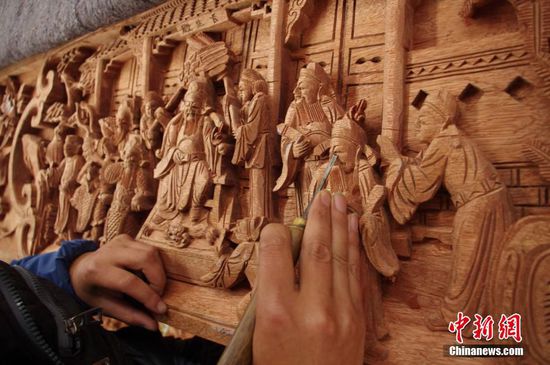 Tibetan wood carving: devotion art on wood 