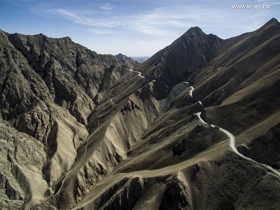 Heavenly road brings the high life to Tibetan Plateau