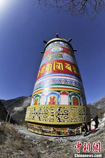 Giant 26-meter Prayer Wheel Unveiled in Aba Prefecture