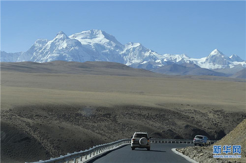 Winter scenery in Shigatse, Tibet