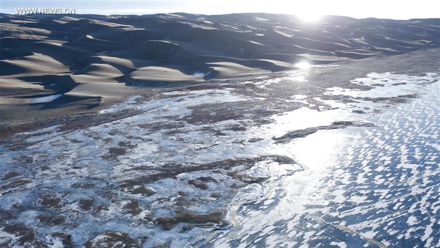 Amazing scenery of ice floating on Qinghai Lake in NW China