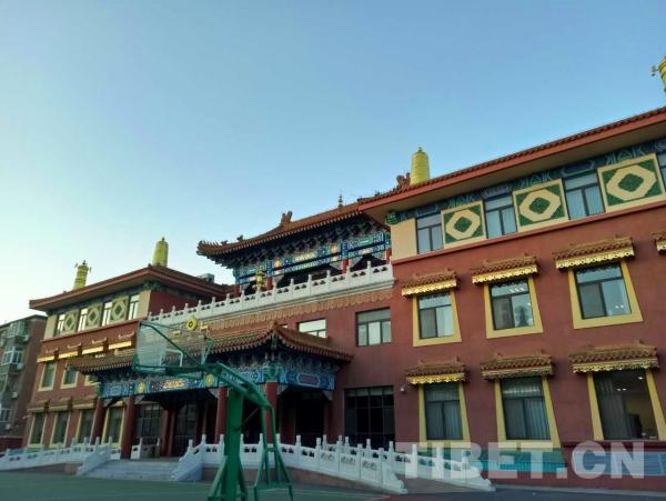 Buddhist college, platform for all Tibetan Buddhist sects