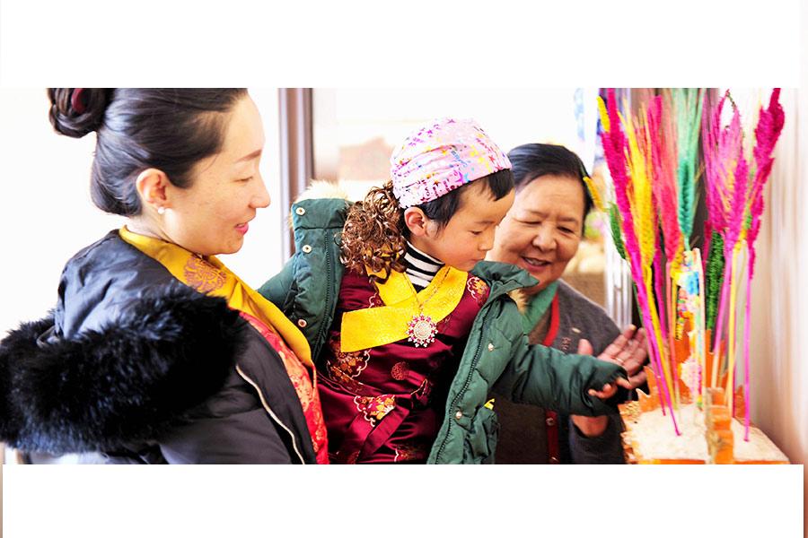 Tibetans celebrate 'Fire Monkey Losar'