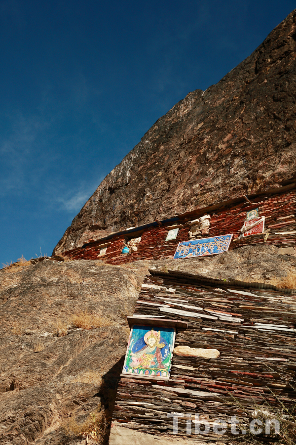 A glimpse of Thousand Buddha Cliffside Sculpture