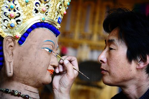 Folk cultural industry helps Qinghai Tibetan-inhabited area shake off poverty 