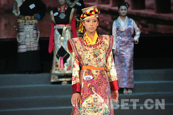 Tradition and fashion for Tibetan girls’ clothing during Losar