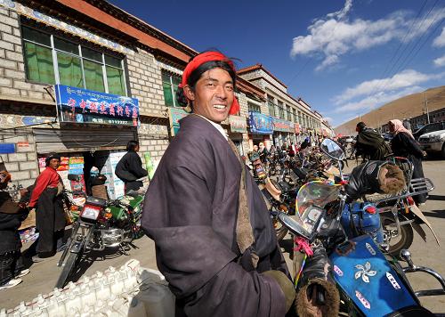 Tibetan farmers and herders' income grows by 12 pct