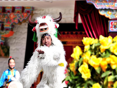 Artists perform at Tibetan New Year gala in Lhasa