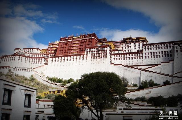 到西藏旅游拍照时：请尊重藏族文化风俗