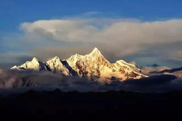 Snowy Mountains in Tibet