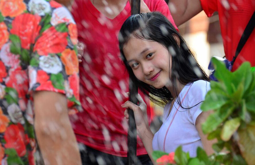 Water-splashing festival celebrated in Vientiane