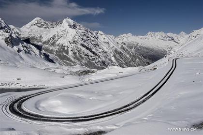 Heavy snowfall hits Cona County of Shannan Prefecture in Tibet