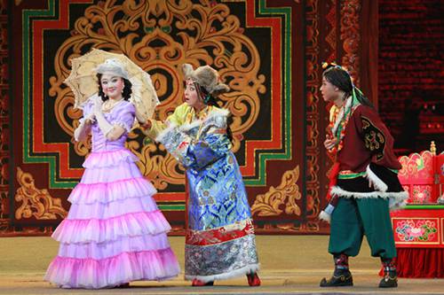 Tibetan operatic play features in Chengdu