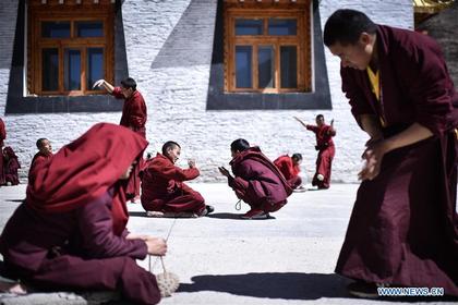 Monks debate on Tibetan Buddhism doctrines in NW China