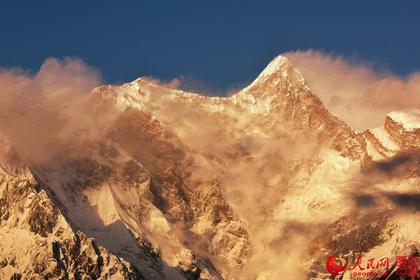 Splendid scenery of Mount Namjagbarwa in Tibet
