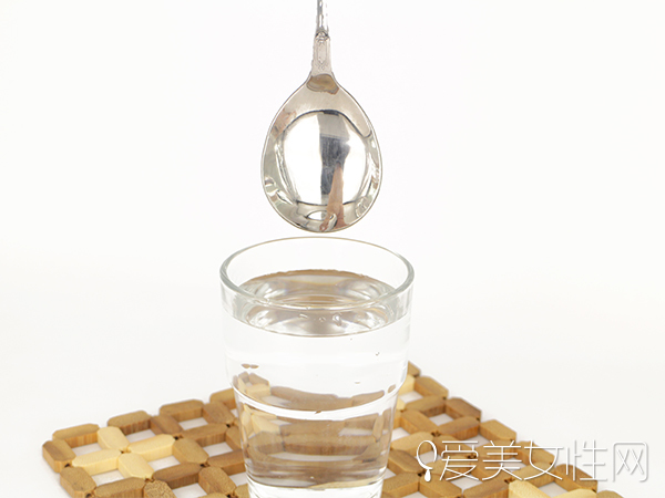  夏天一天喝多少水最好 千万不能“勤补水” 