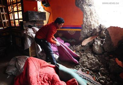 Villagers collect stuff at damaged houses in quake-hit Tibet 