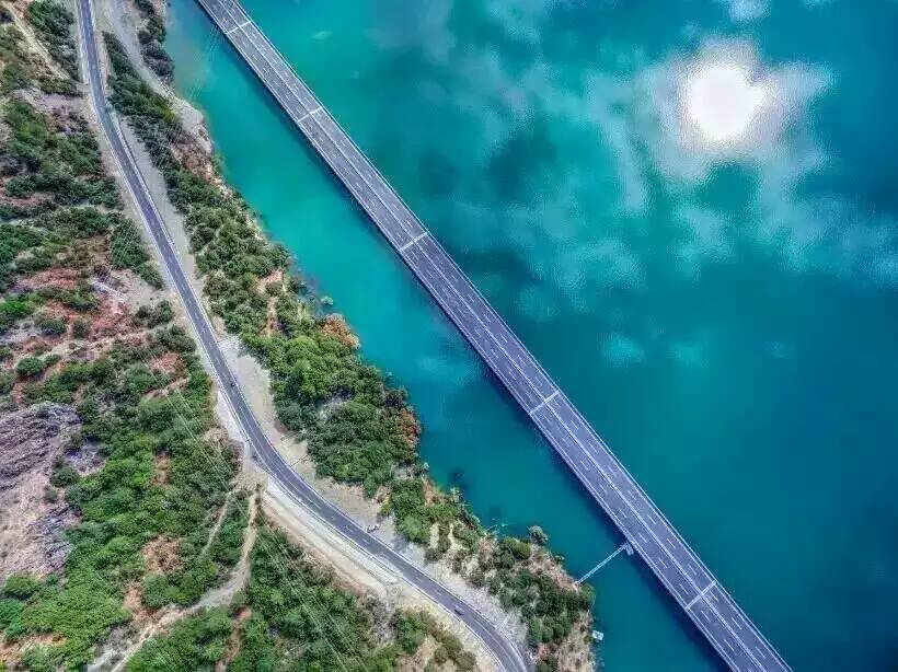 航拍拉林高速 颜值爆表_社会经济