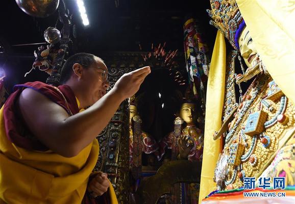 Panchen Lama visits Jokhang Temple