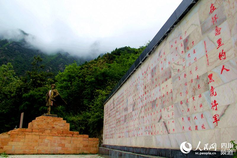 羌寨阿坝黑虎茂县的烟花帕:述说背景的白布视频服饰历史图片