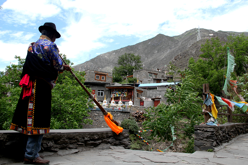 探访穿越千年的色尔古藏寨_藏区新闻