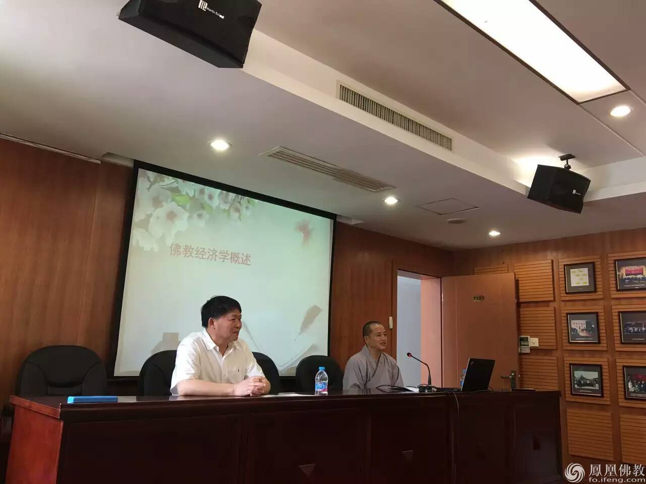 道坚法师上海财经大学作佛教经济学主题讲座