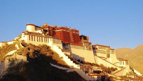 Lhasa passes a law to protect ancient villages