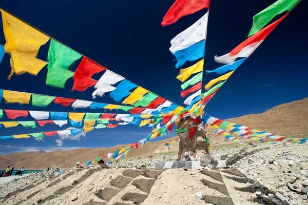 Road brings Tibetan Plateau high life