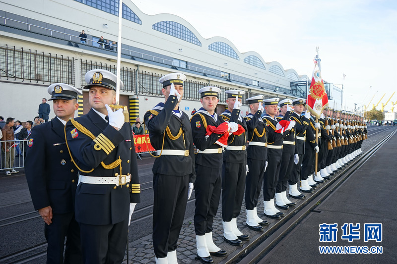 中国海军舰艇编队抵达波兰进行首访
