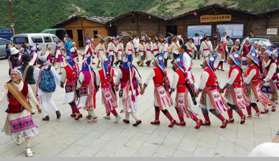 海外华文媒体藏区天路行--醉美巴迪_藏区新闻