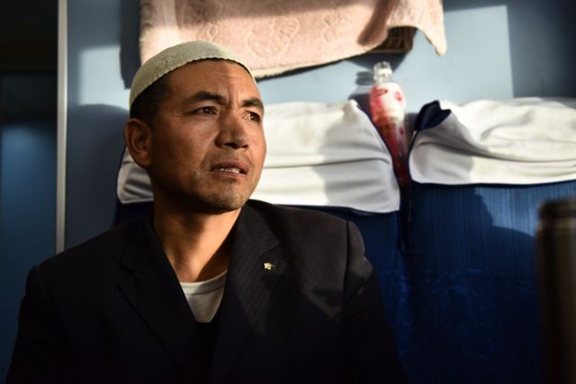 Travel with belief: Muslims fast on Qinghai-Tibet Railway