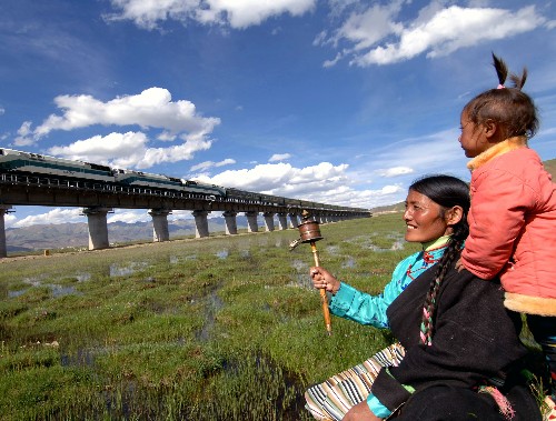 Qinghai-Tibet Railway builds low-carbon ecological channel