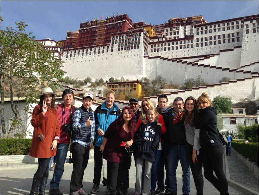 Foreign travelers had great time while touring in Tibet