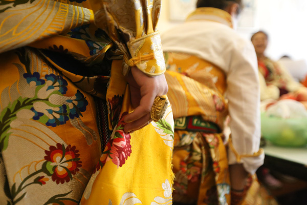 解读藏式婚礼之服饰器物篇