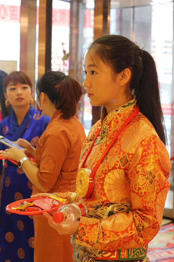 解读藏式婚礼之服饰器物篇