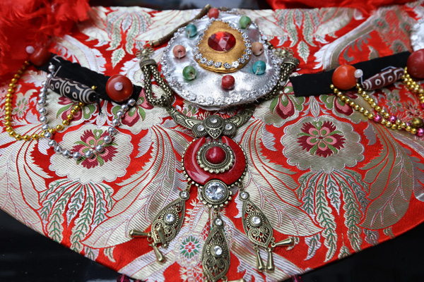 解读藏式婚礼之服饰器物篇