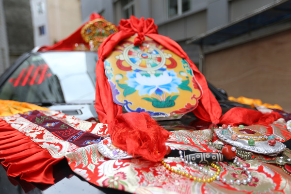 解读藏式婚礼之服饰器物篇