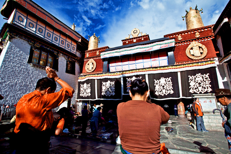 Tibet temple smartphone "tour guiding" goes online