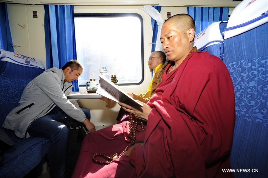 Pilgrims to Lhasa benefit from Qinghai-Tibet Railway