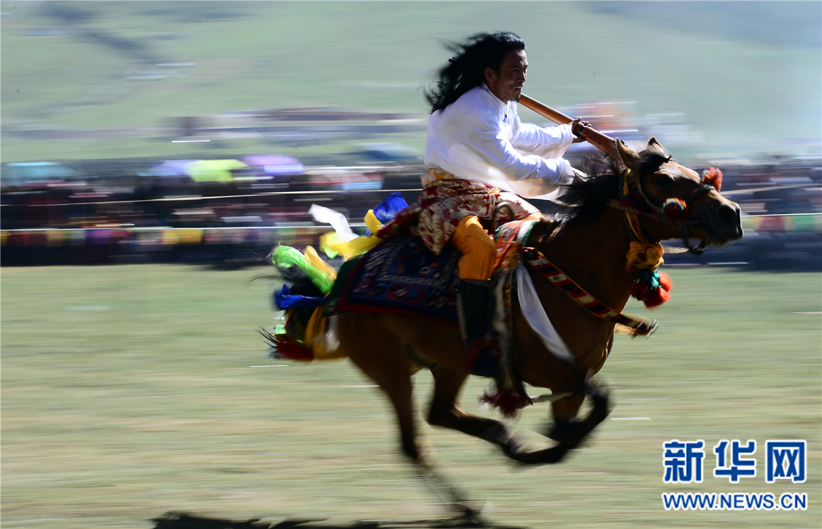 Photos: Tibetan herders on horseback