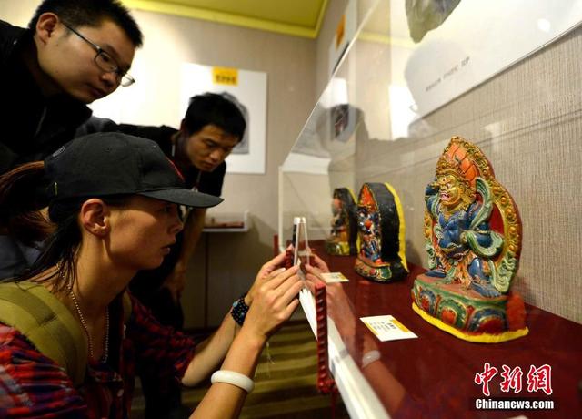 泥巴塑的佛像佛塔，方寸间的无量功德
