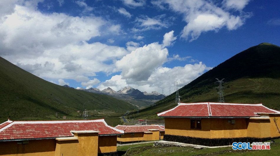 康定:318线新景区贡布卡村牧民吃上旅游饭_藏
