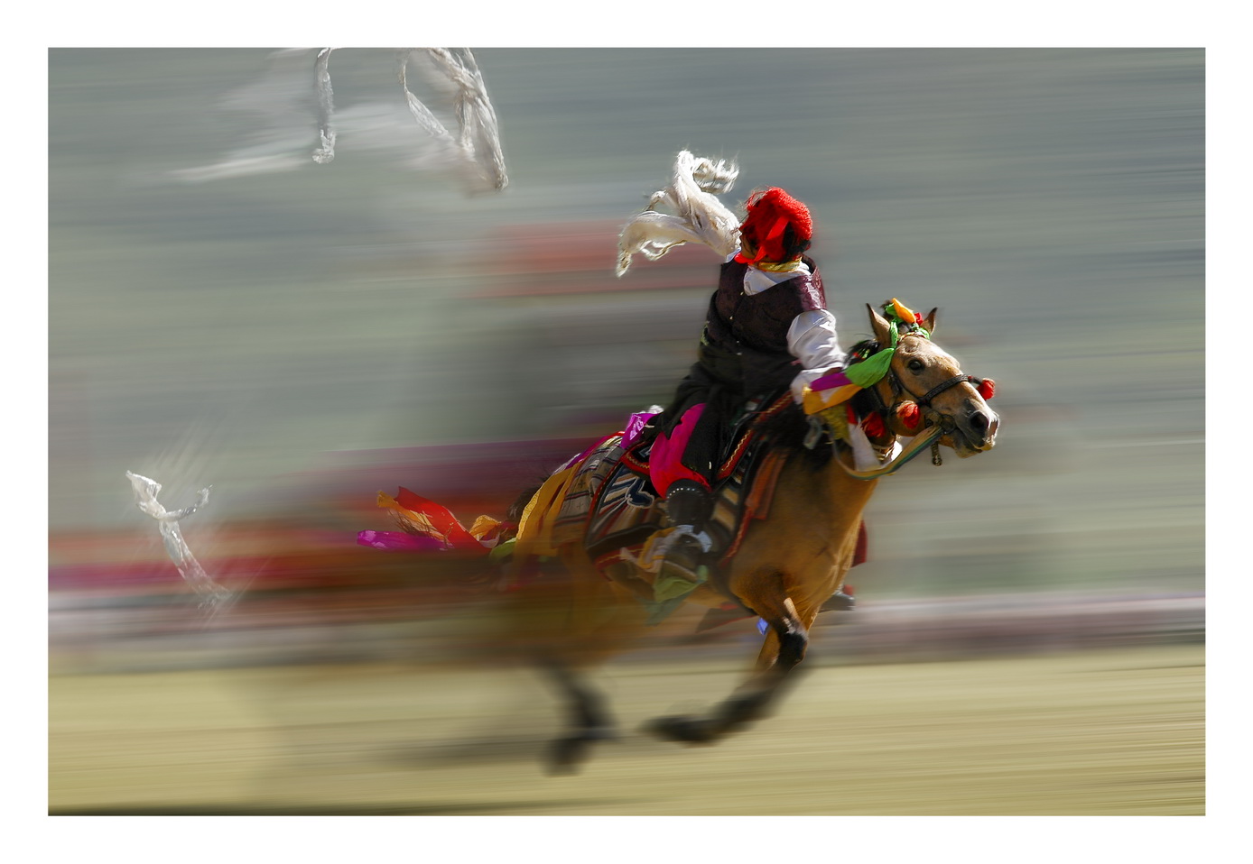 Hongkong media: horse racing festival attracts tourists to Yushu