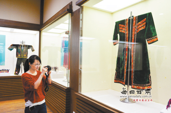 Muslim folk costumes displayed in Gansu Provincial Museum