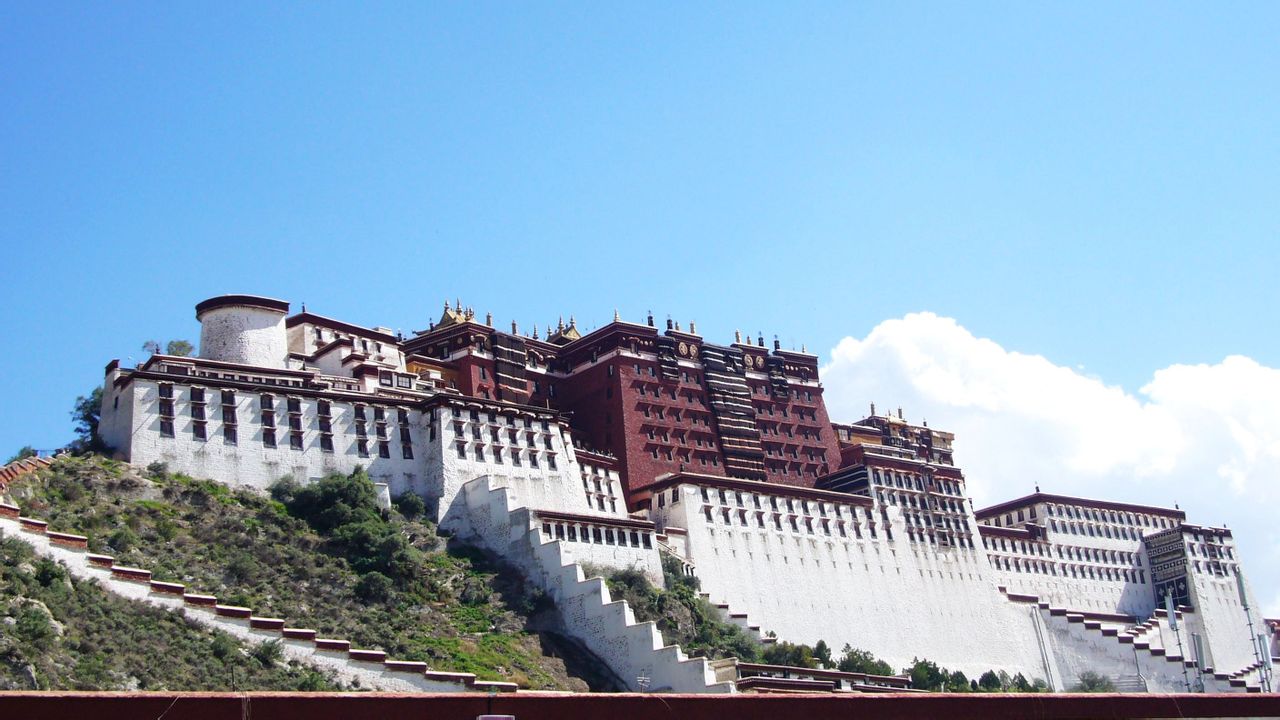 Feature: Senior EP member impressed by Tibet's modernization