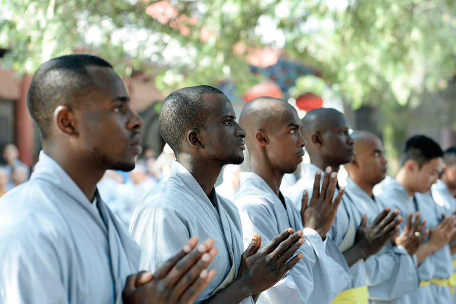 20 African apprentices graduate from C China's Shaolin Temple