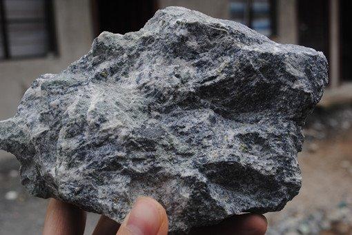 Large lead, zinc deposit found in Xinjiang