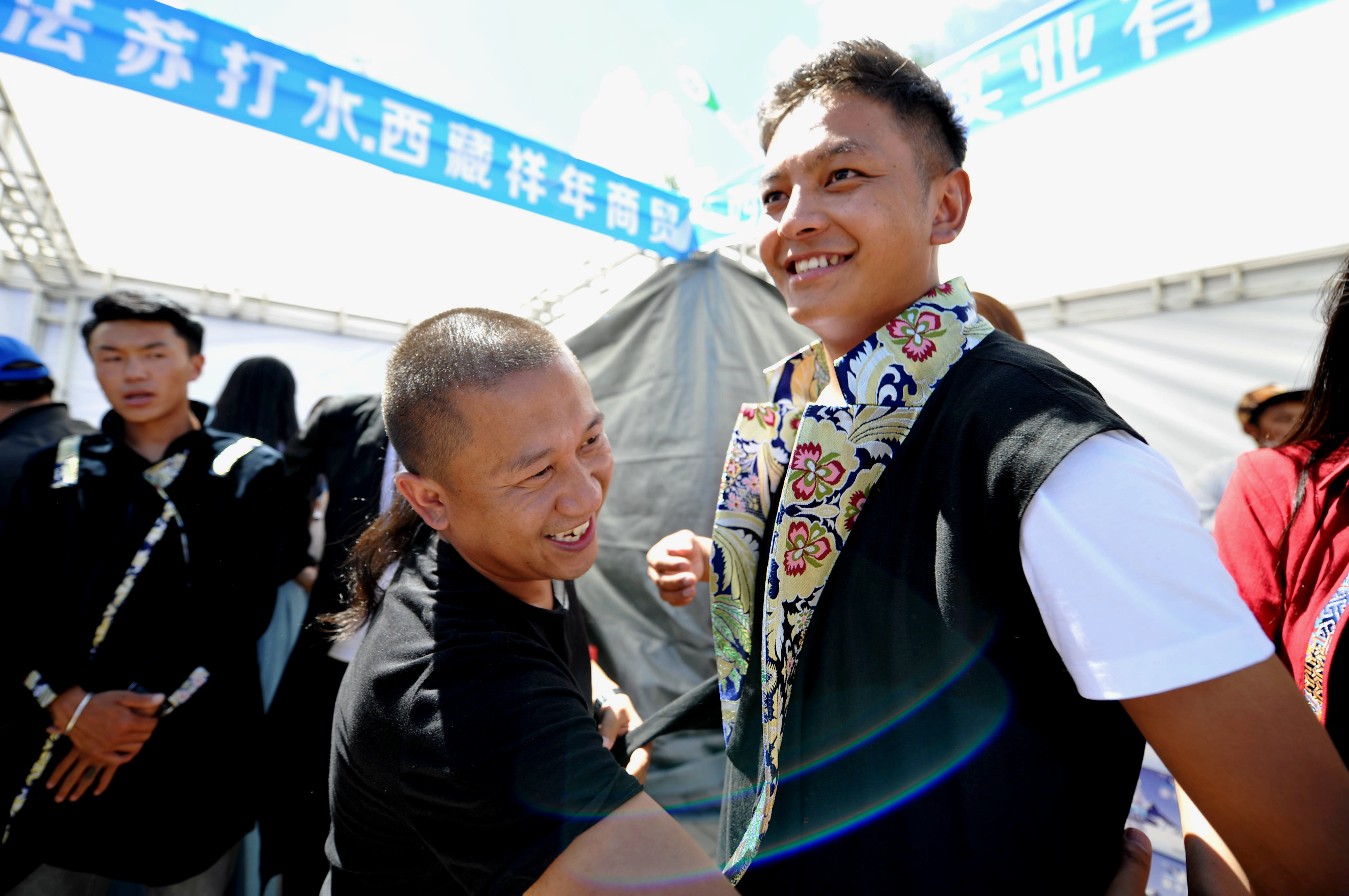 Tibetan fashion show put on stage to celebrate Shoton Festival